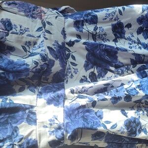 S-M 👗 Boutique Floral Blue and White Dress by lyxia
